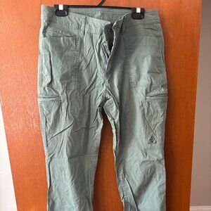 Eddie Bauer Women's Guides' Day Off Straight Leg Pants, Size 10, Green